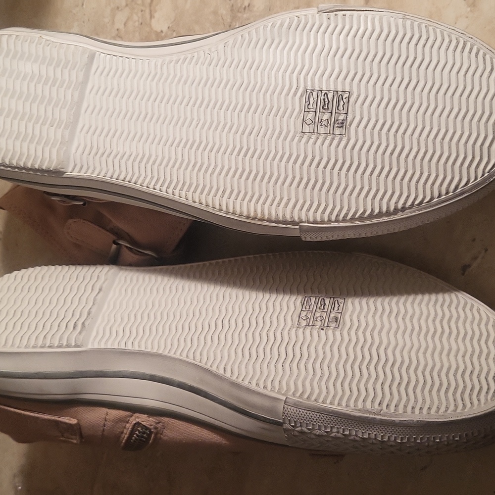 Ladies zipper gym shoe